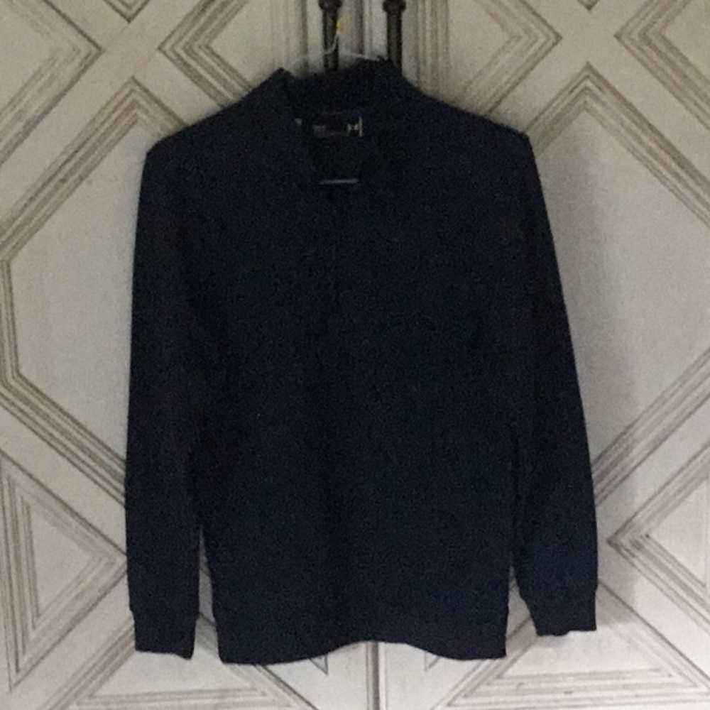 Like new, worn once men’s under armor 3/4 of pull over. Fleece interior.